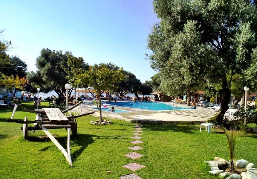 Club Mackerel Holiday Village Foça Exteriör bild