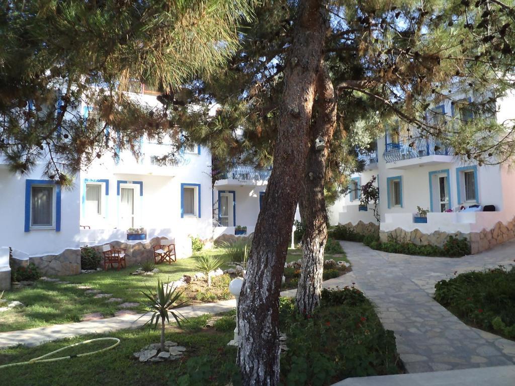Club Mackerel Holiday Village Foça Exteriör bild