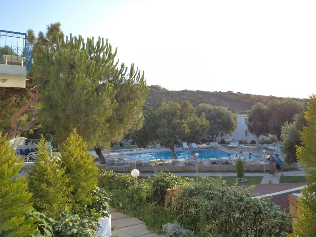 Club Mackerel Holiday Village Foça Exteriör bild