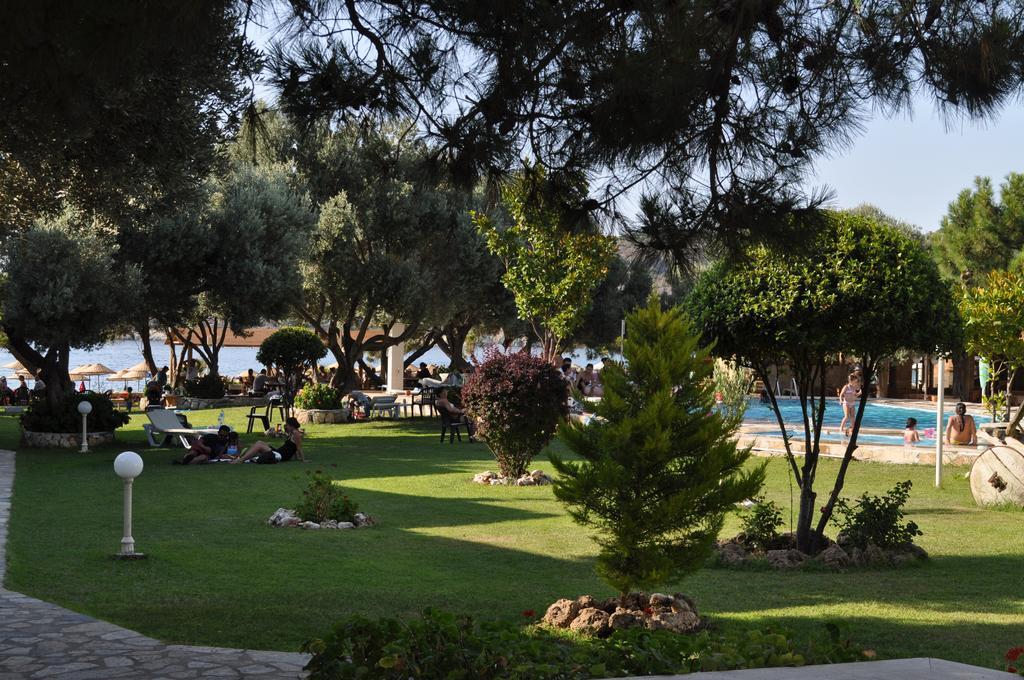 Club Mackerel Holiday Village Foça Exteriör bild