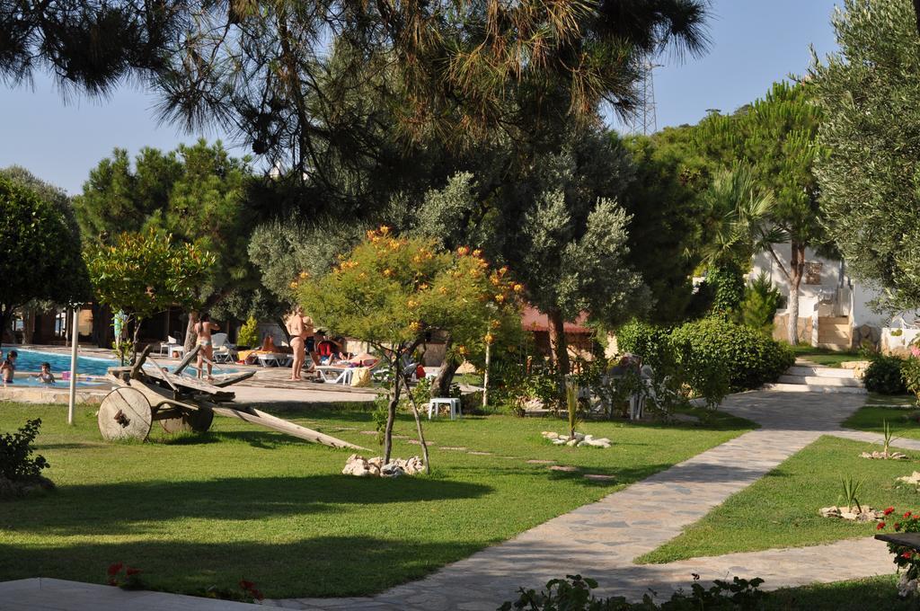 Club Mackerel Holiday Village Foça Exteriör bild