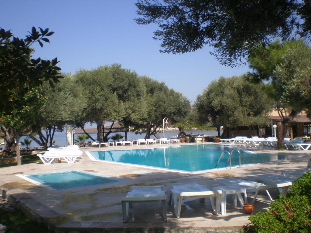 Club Mackerel Holiday Village Foça Exteriör bild