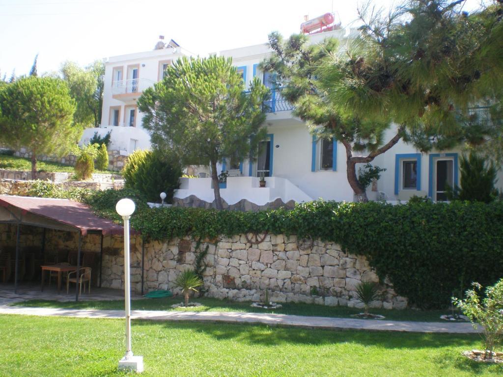 Club Mackerel Holiday Village Foça Exteriör bild
