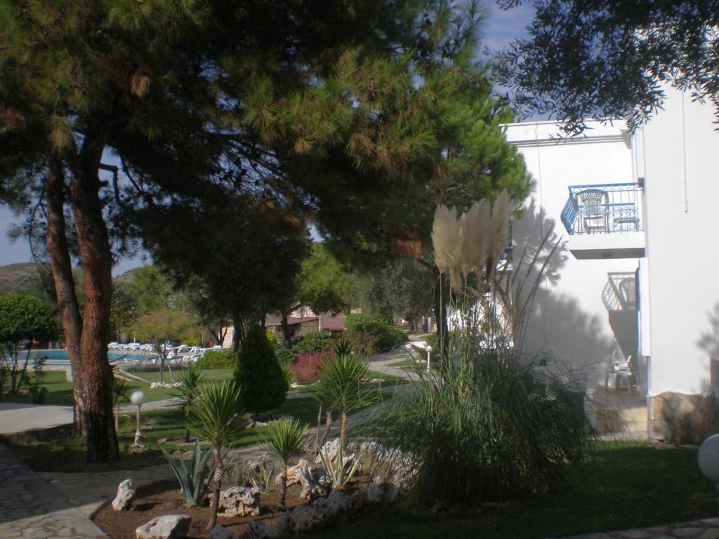 Club Mackerel Holiday Village Foça Exteriör bild