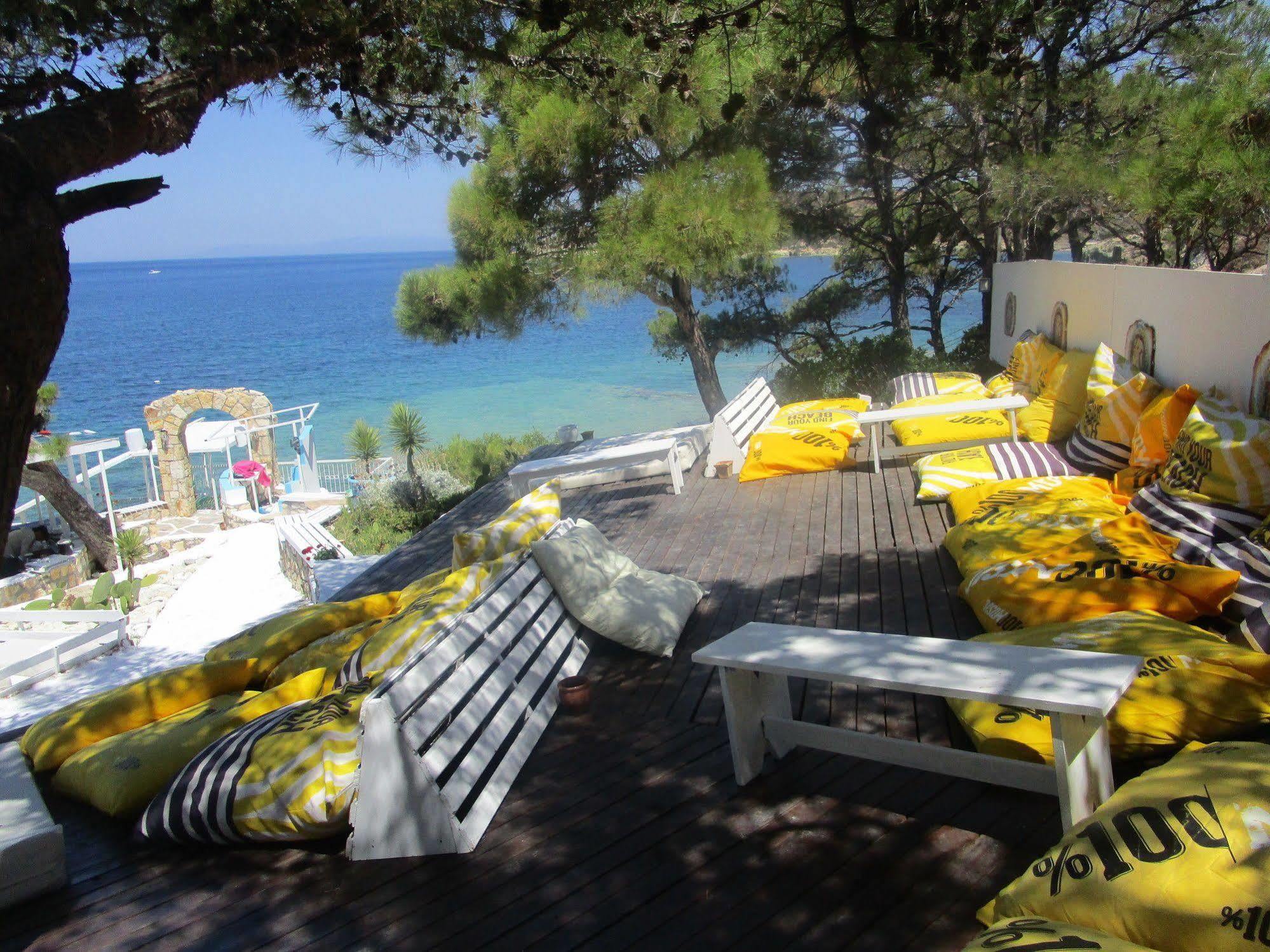 Club Mackerel Holiday Village Foça Exteriör bild