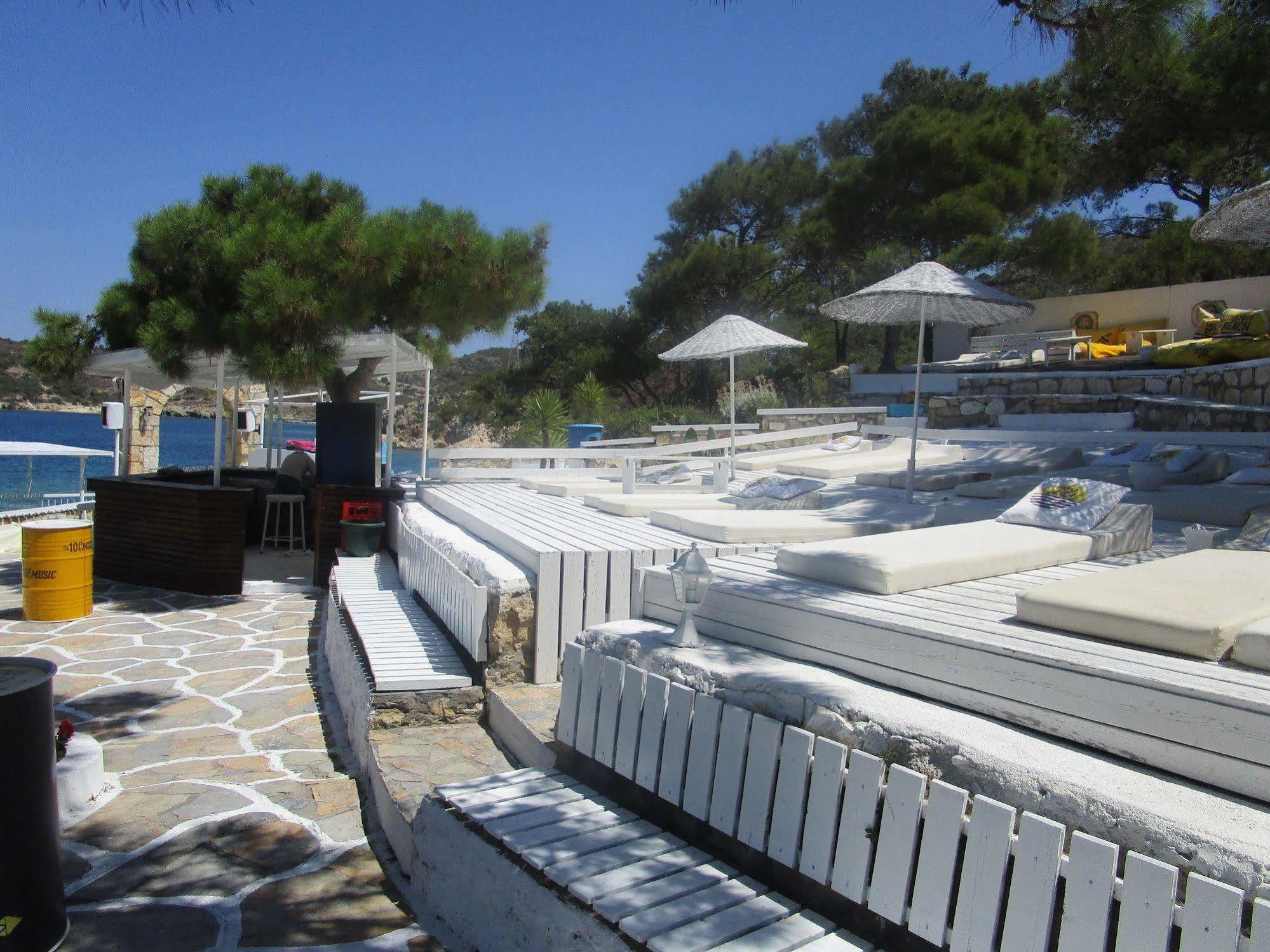 Club Mackerel Holiday Village Foça Exteriör bild