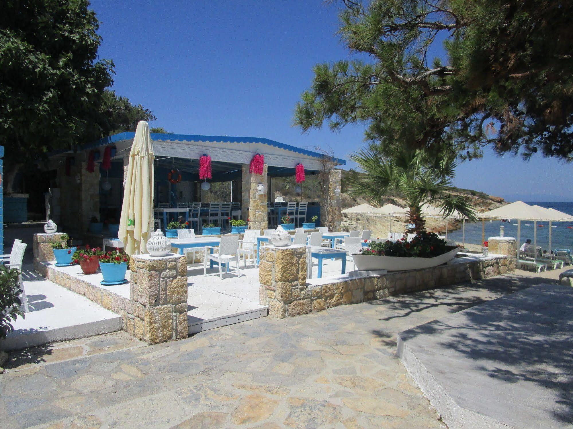 Club Mackerel Holiday Village Foça Exteriör bild